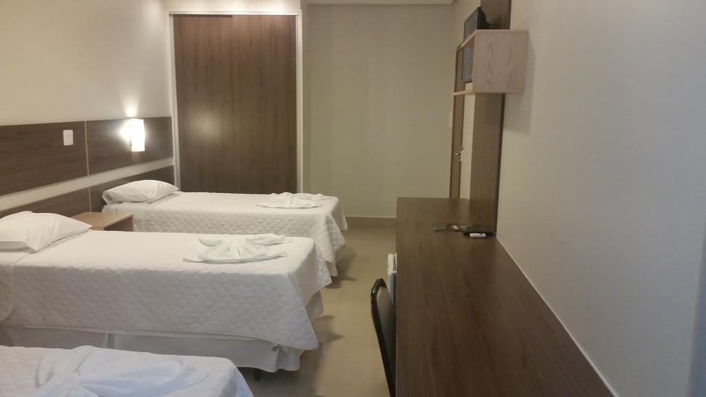 Kamur Plaza Hotel Goianesia Zimmer foto