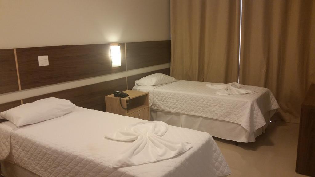 Kamur Plaza Hotel Goianesia Zimmer foto