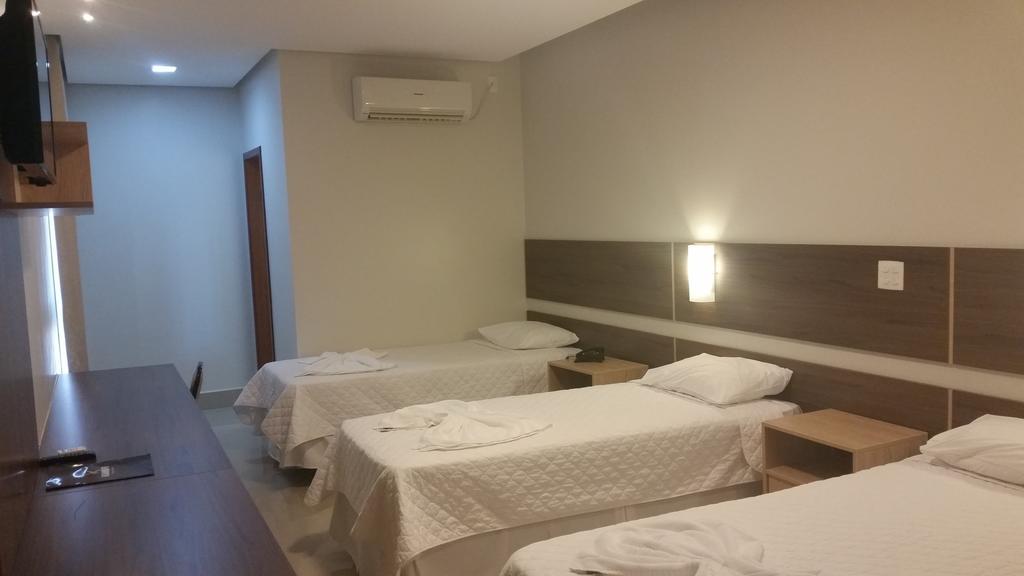 Kamur Plaza Hotel Goianesia Zimmer foto
